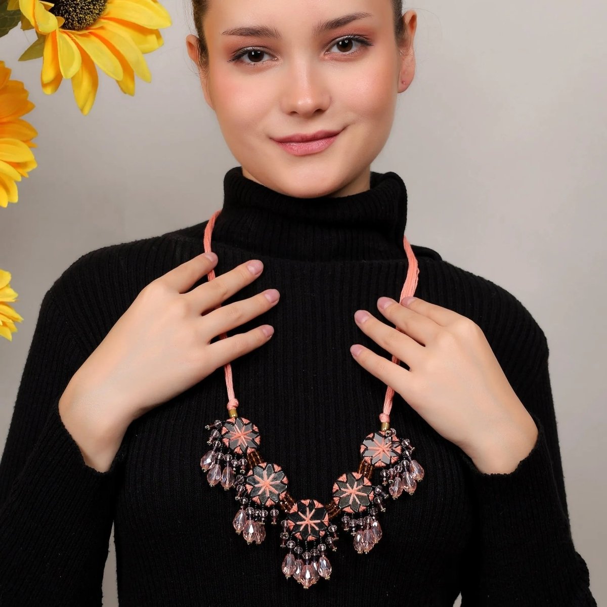 Anvi Classic Multi Color Handmade (Necklace/ Choker) HM - NP - 001 - KHOJ.CITY